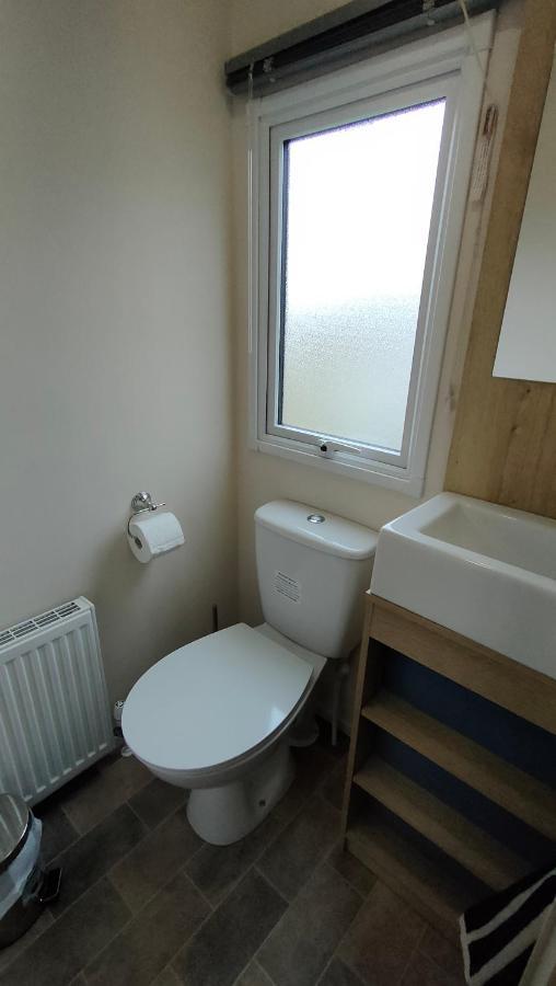 3 Bedroom Stylish Caravan - Vans With Business Sign Not Allowed Port Seton Bagian luar foto